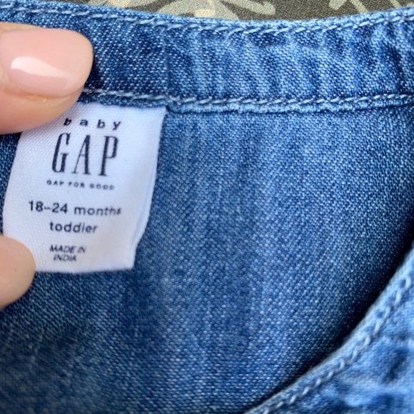 BabyGAP **Everyday Essentials** Chambray Button-up - Picture 3 of 3